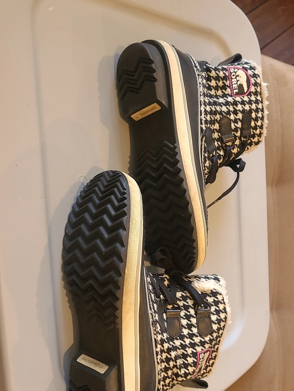 Sorel Black & White Houndstooth Lace-Up Winter Sherpa Lined Boots Size 8